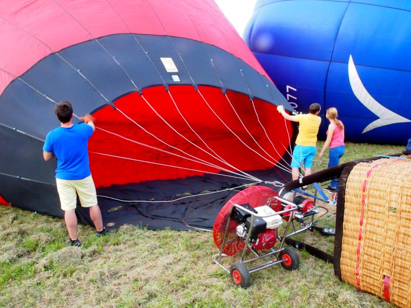Zvedání balónu na akci v Bouzově a Olomouci