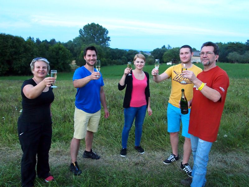 Po letu balónem přichází pokřtění nováčků